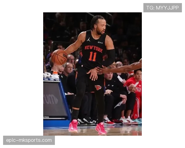 杰伦·布伦森无球跑动增加助球队关键时刻得分效率提升