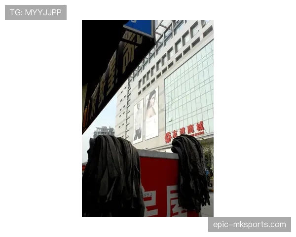 施洋训练完直接去奢侈品店扫货，这自律和消费反差谁懂啊